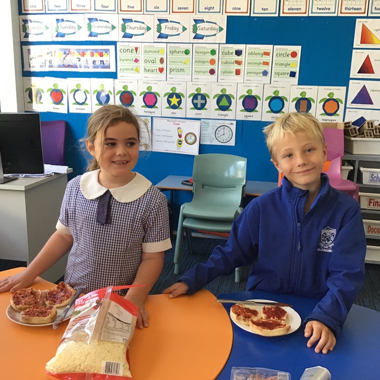 Students making pizza